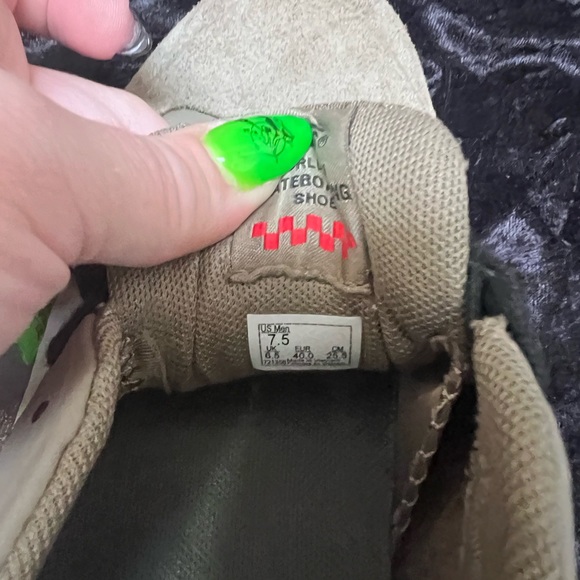 Vans - Picture 4 of 5